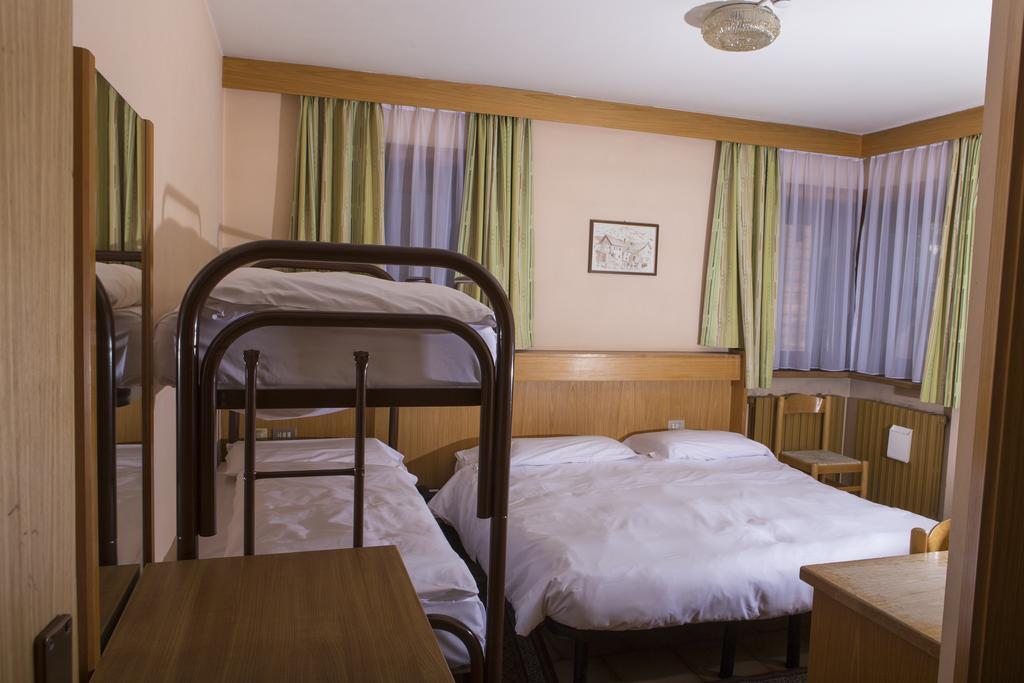 Hotel La Baita Ливиньо Номер фото